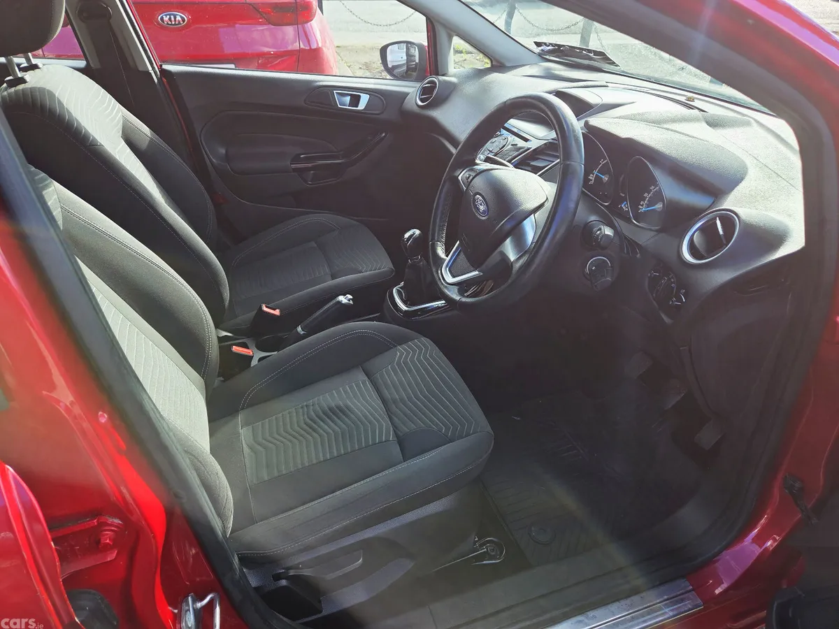 Ford Fiesta Hatchback, Petrol, 2015, Red