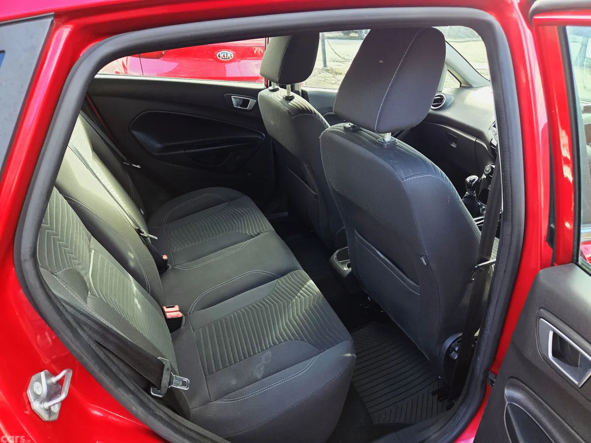Ford Fiesta Hatchback, Petrol, 2015, Red