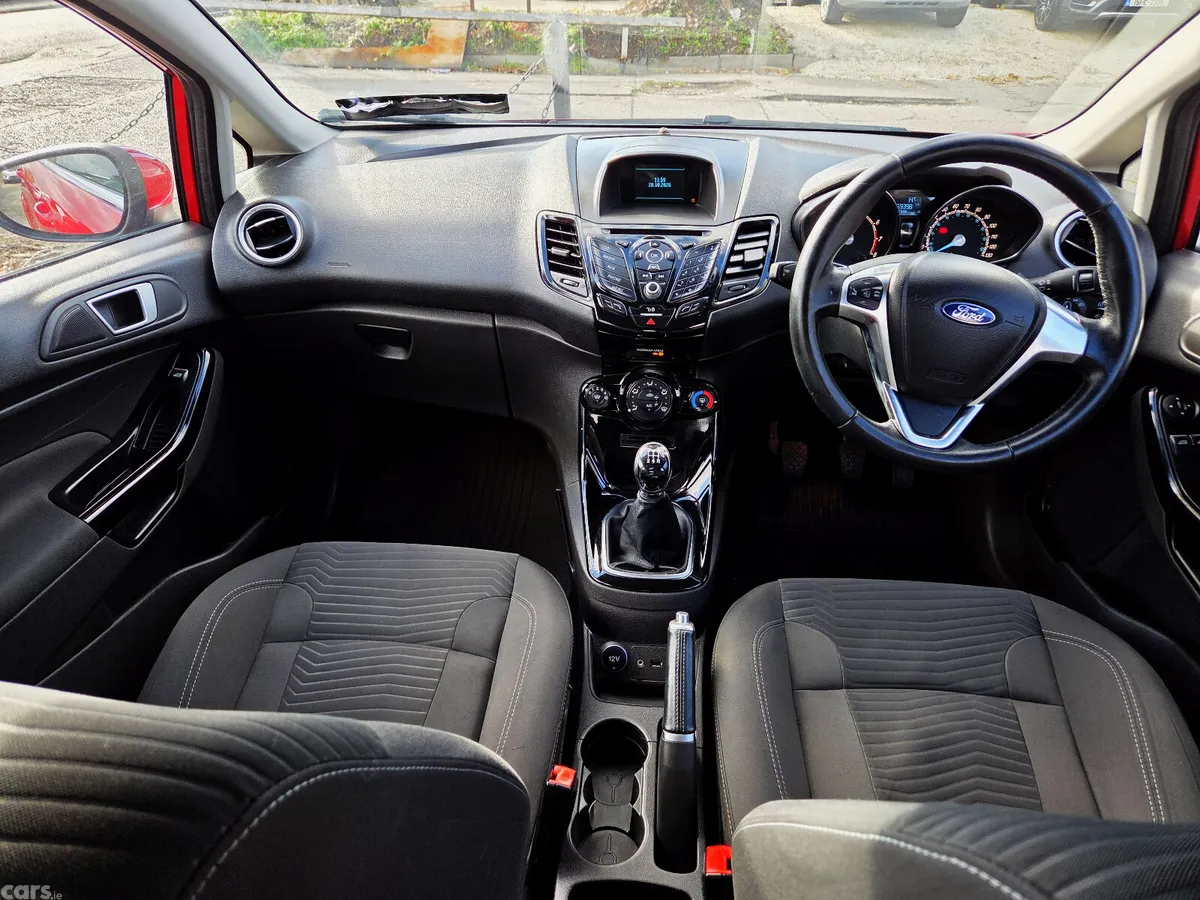 Ford Fiesta Hatchback, Petrol, 2015, Red