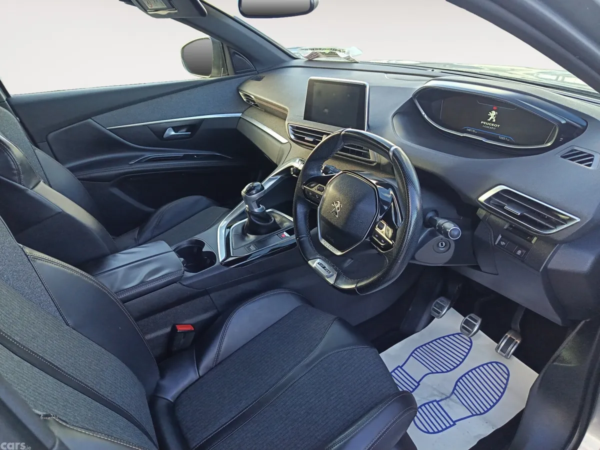 Peugeot 5008 MPV, Diesel, 2018, Grey