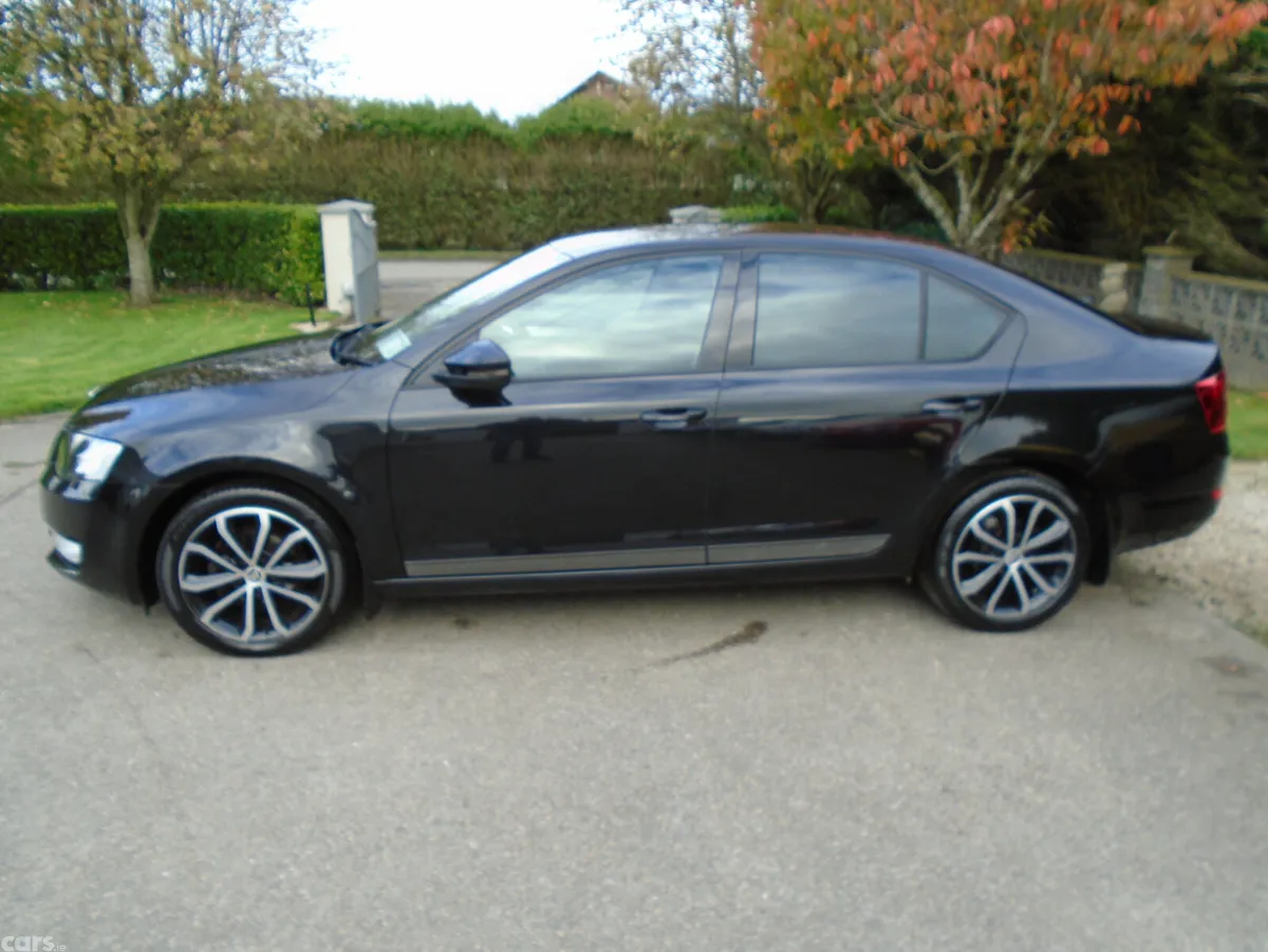 Skoda Octavia Saloon, Diesel, 2017, Black