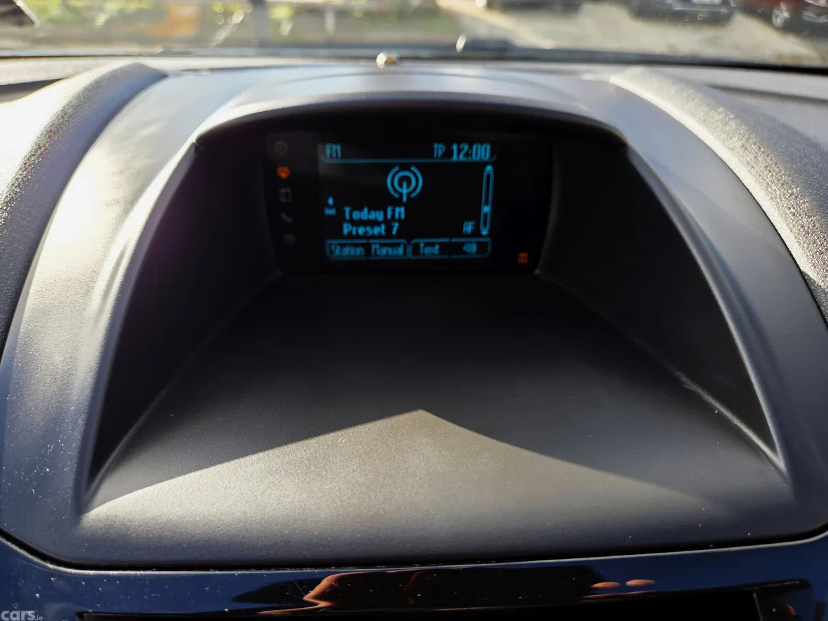 Ford Fiesta Hatchback, Petrol, 2015, Red