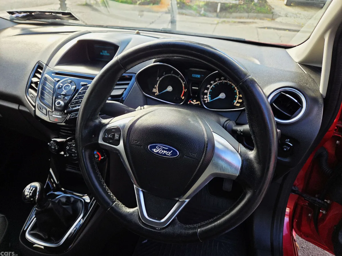 Ford Fiesta Hatchback, Petrol, 2015, Red