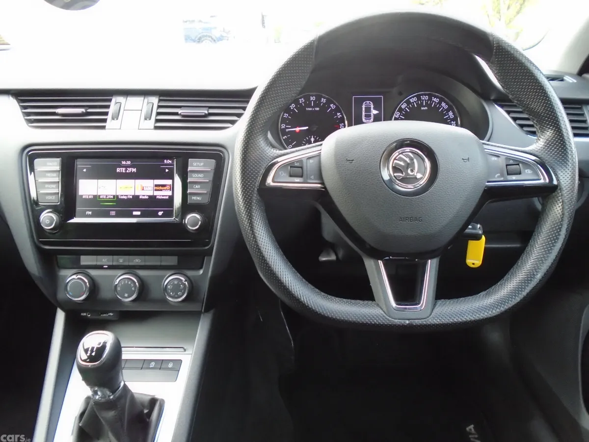 Skoda Octavia Saloon, Diesel, 2017, Black