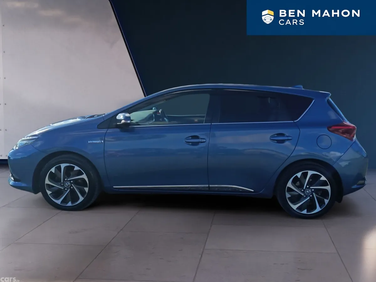 Toyota Auris MPV, Petrol Hybrid, 2018, Blue