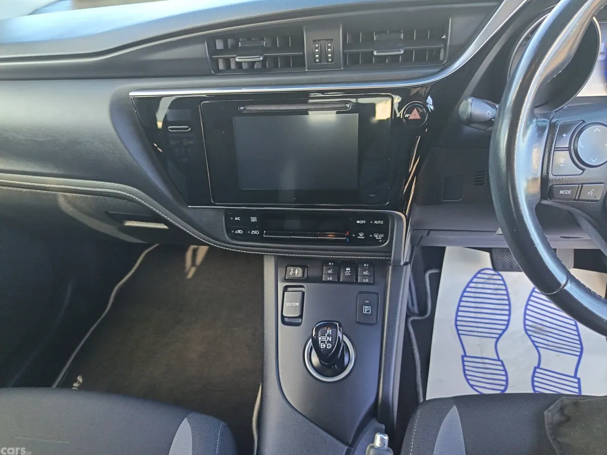 Toyota Auris MPV, Petrol Hybrid, 2018, Blue