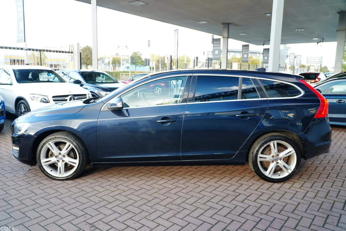 Volvo V60 Estate, Diesel, 2018, Blue