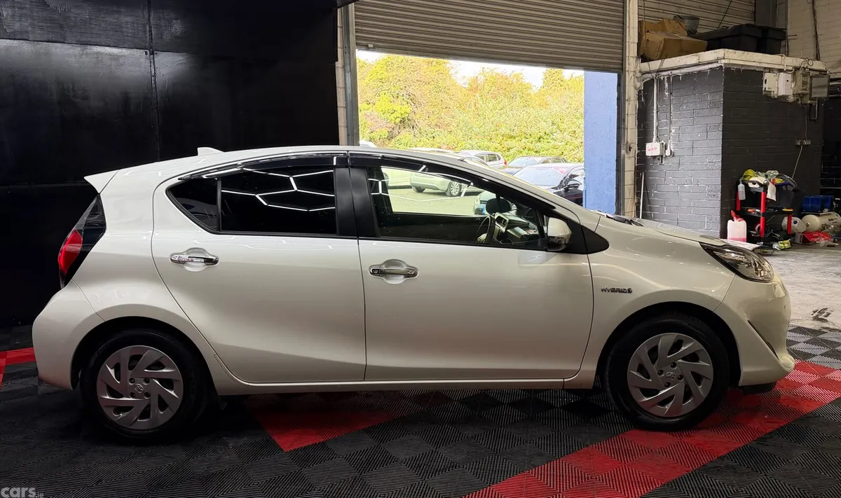 Toyota Aqua Hatchback, Petrol Hybrid, 2019, White