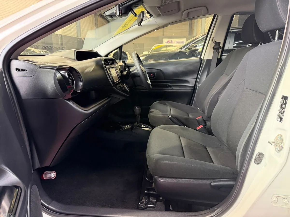 Toyota Aqua Hatchback, Petrol Hybrid, 2019, White