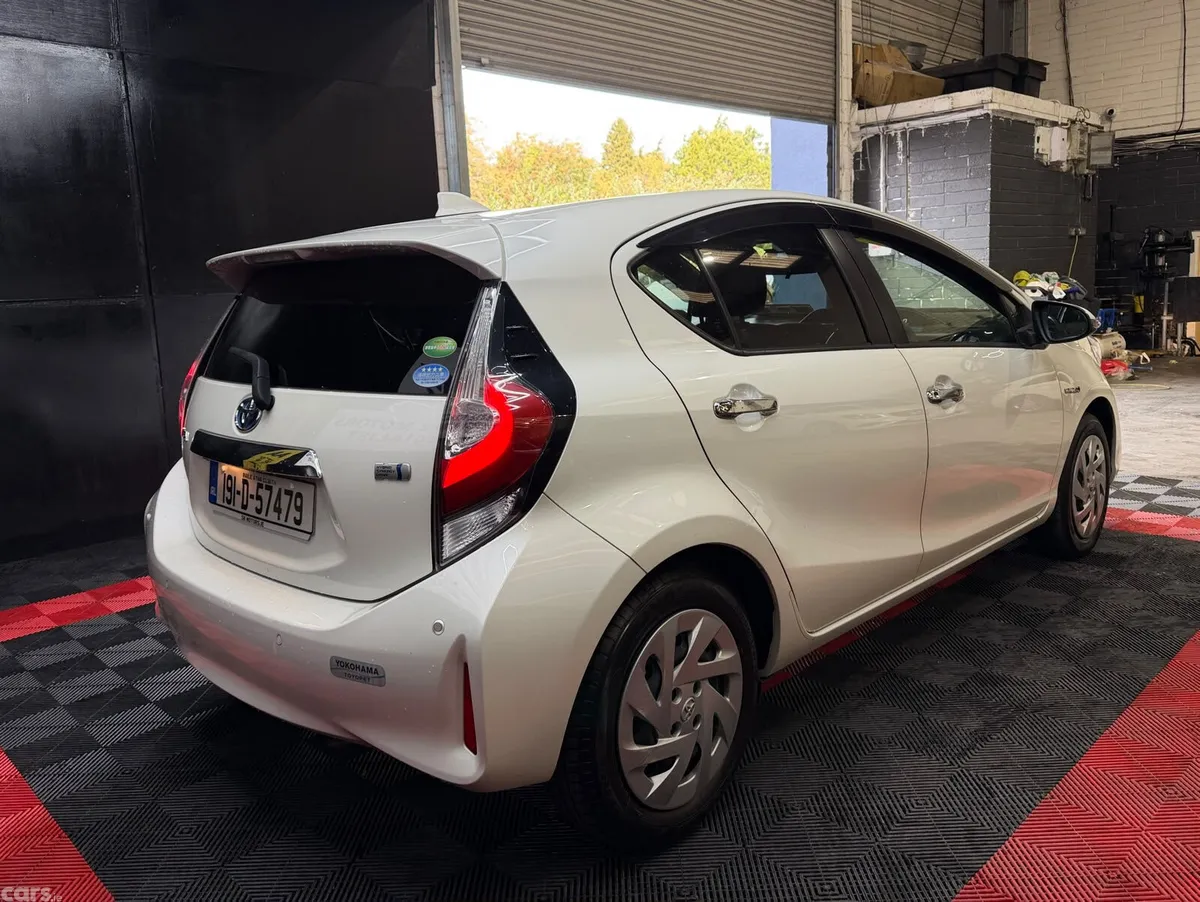 Toyota Aqua Hatchback, Petrol Hybrid, 2019, White