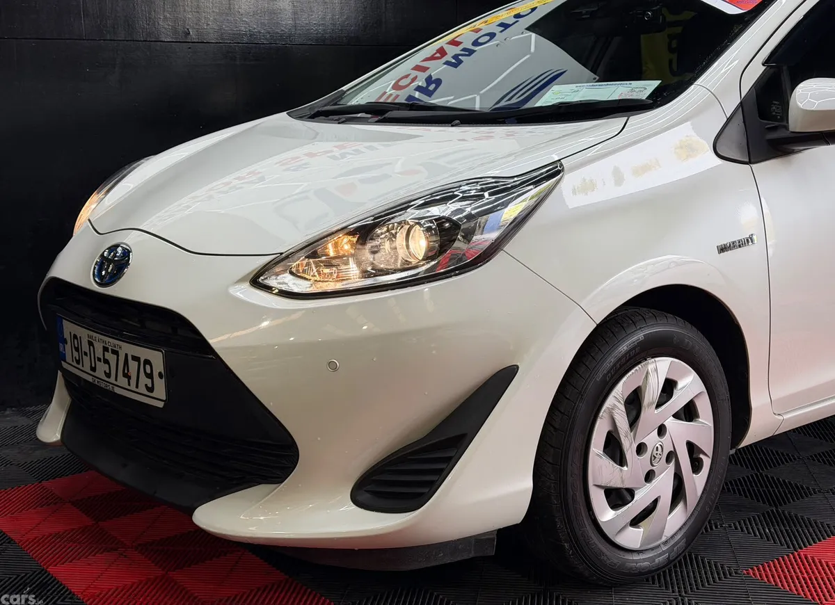 Toyota Aqua Hatchback, Petrol Hybrid, 2019, White