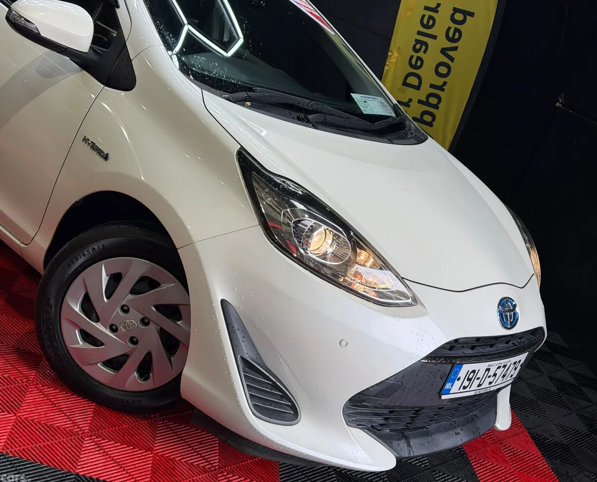 Toyota Aqua Hatchback, Petrol Hybrid, 2019, White