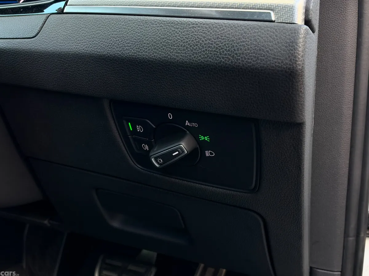 Volkswagen Passat Saloon, Petrol, 2018, White