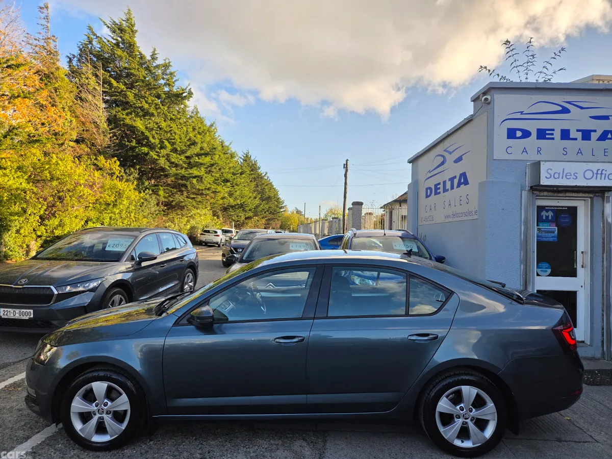 Skoda Octavia Saloon, Petrol, 2020, Grey