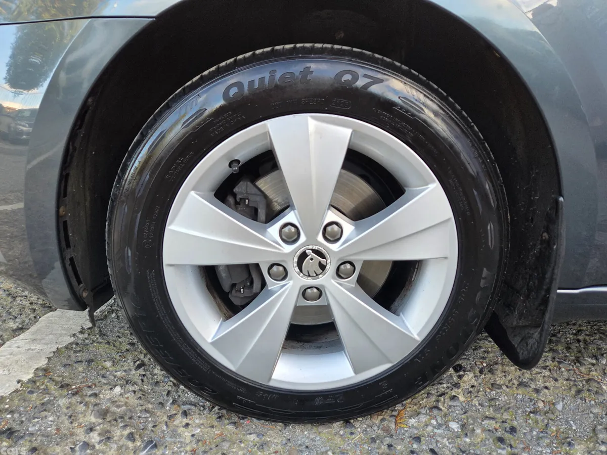 Skoda Octavia Saloon, Petrol, 2020, Grey