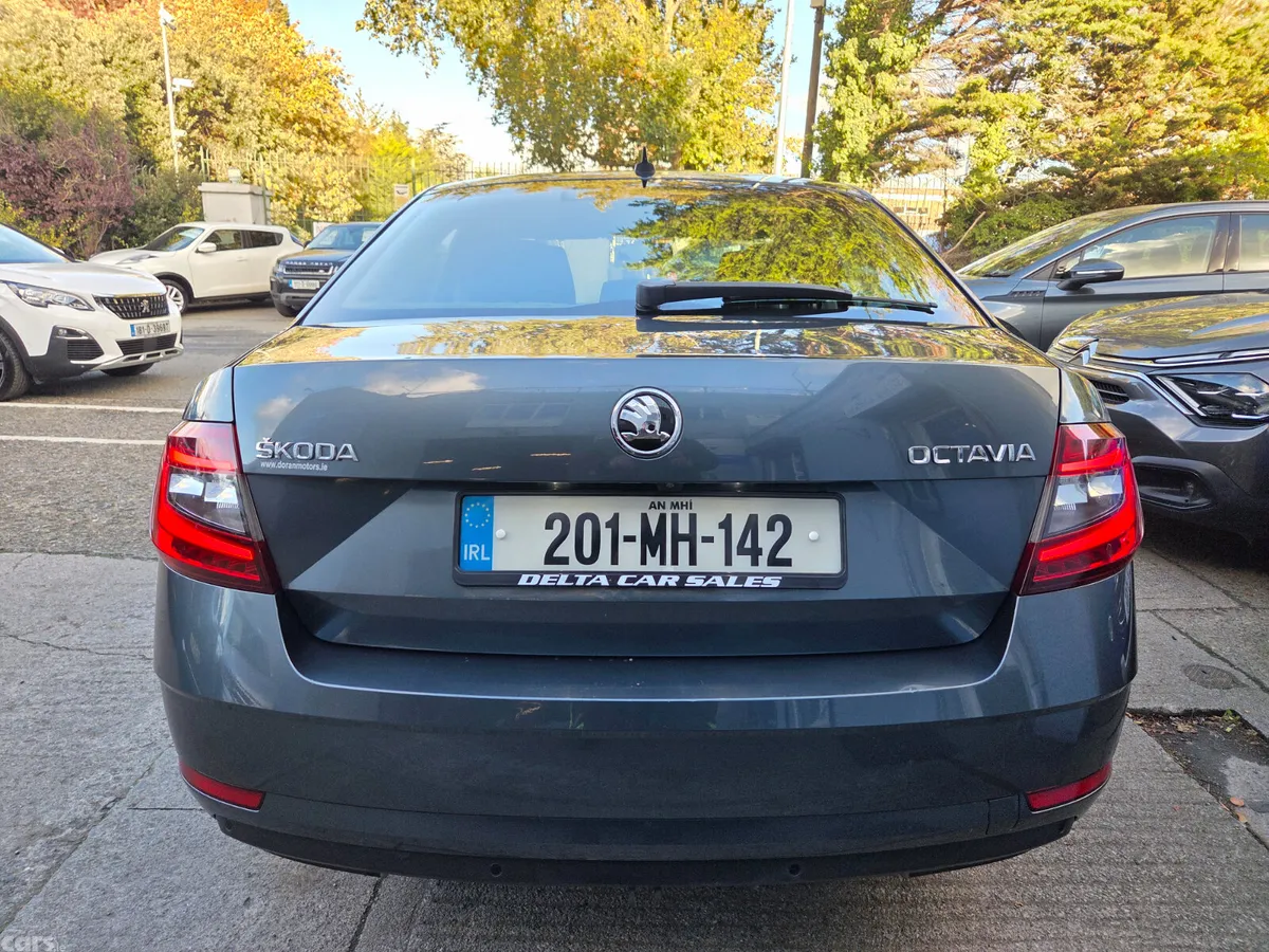 Skoda Octavia Saloon, Petrol, 2020, Grey