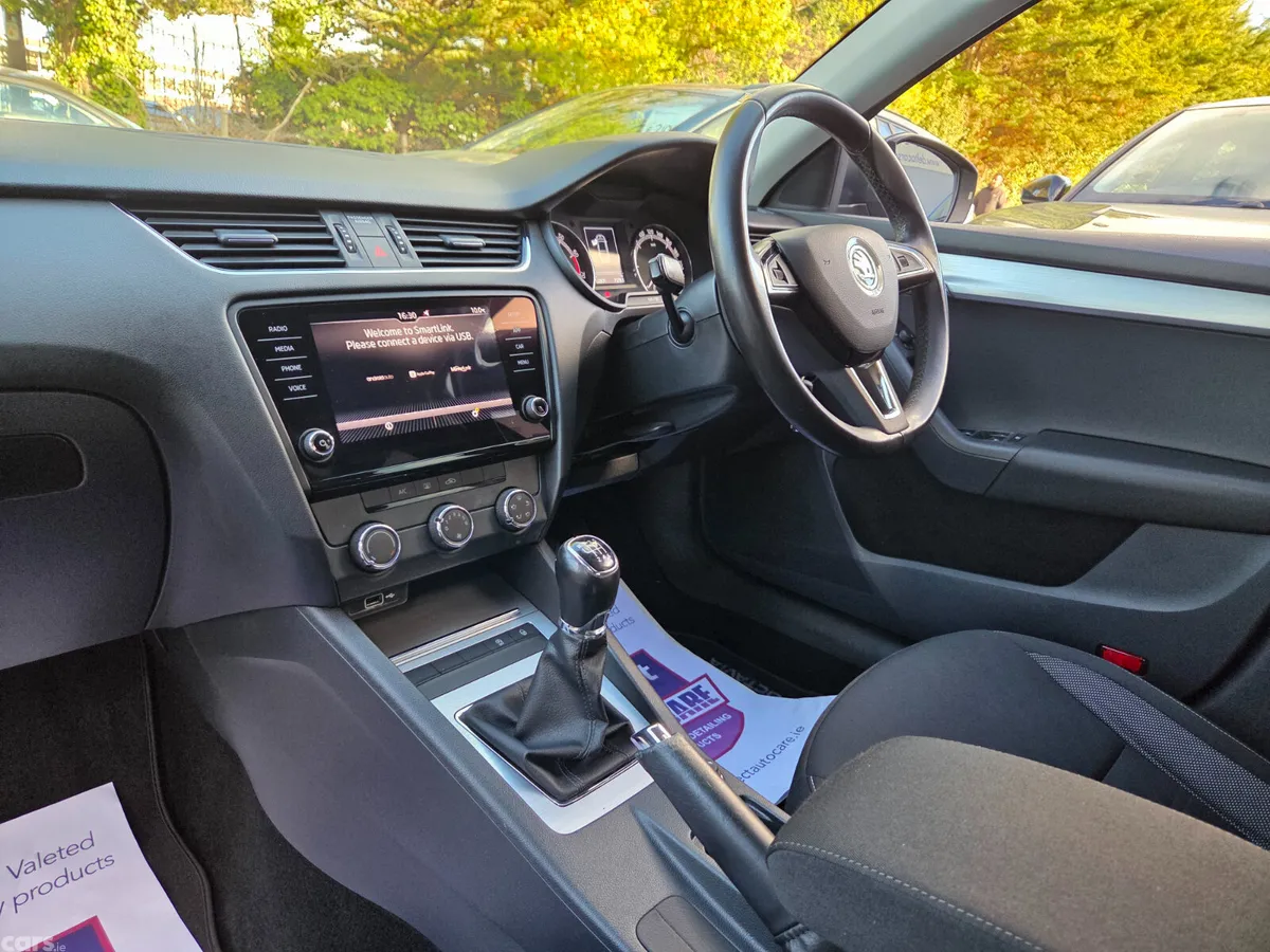 Skoda Octavia Saloon, Petrol, 2020, Grey