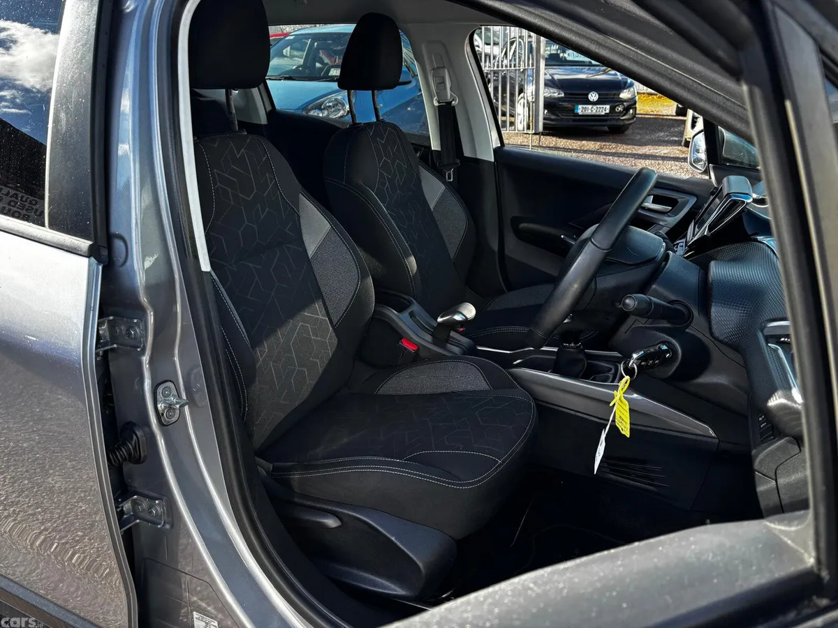 Peugeot 2008 Estate, Diesel, 2017, Grey