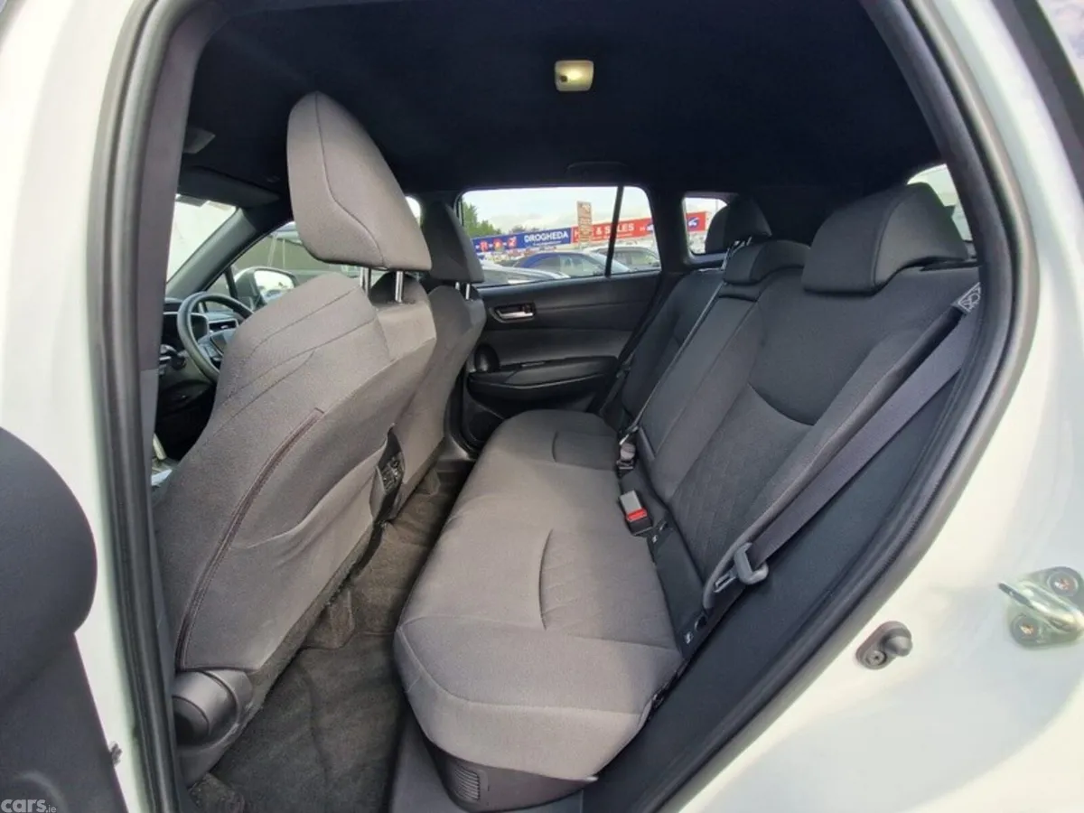 Toyota Corolla Cross Hatchback, Petrol Hybrid, 2023, White
