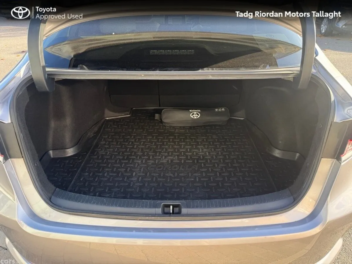 Toyota Corolla Saloon, Petrol Hybrid, 2022, Grey