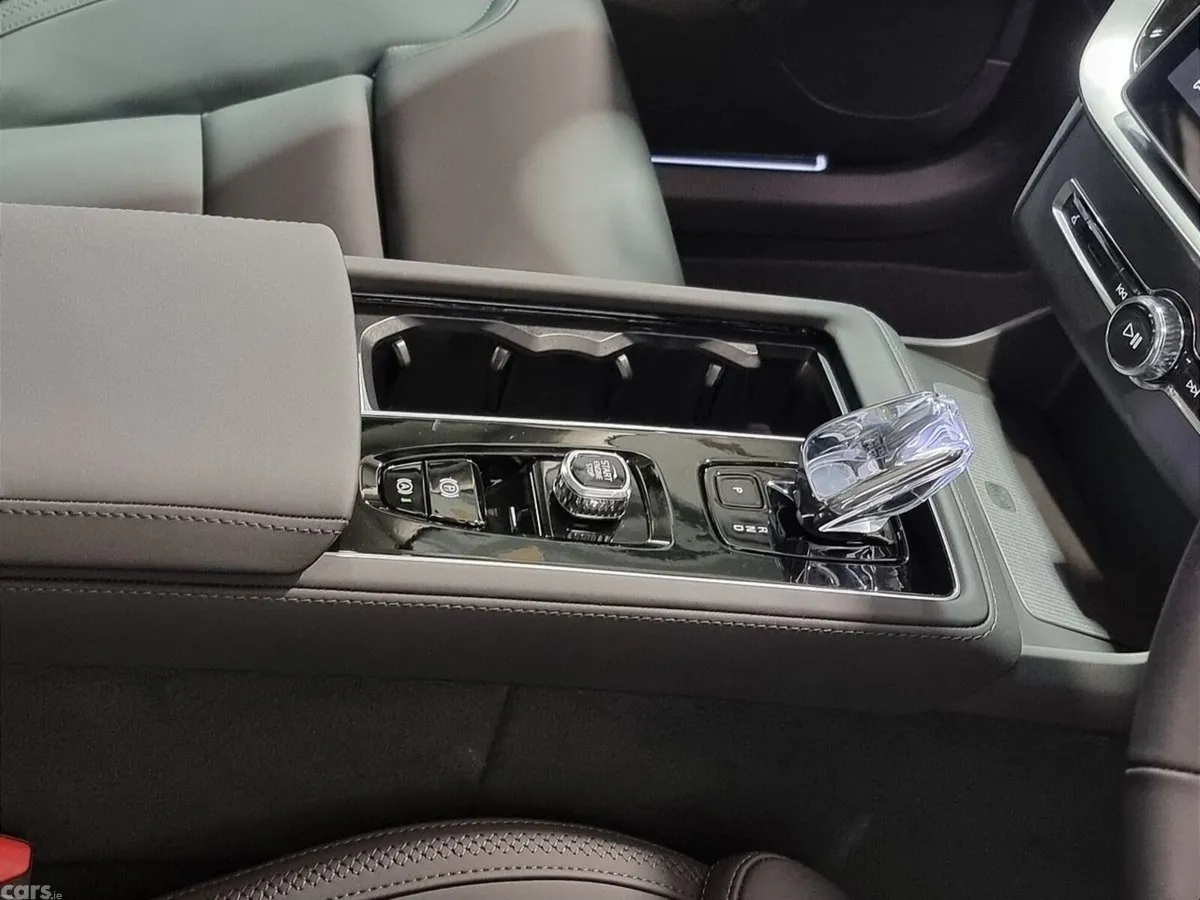 Volvo XC90 SUV, Petrol Hybrid, 2026, Black