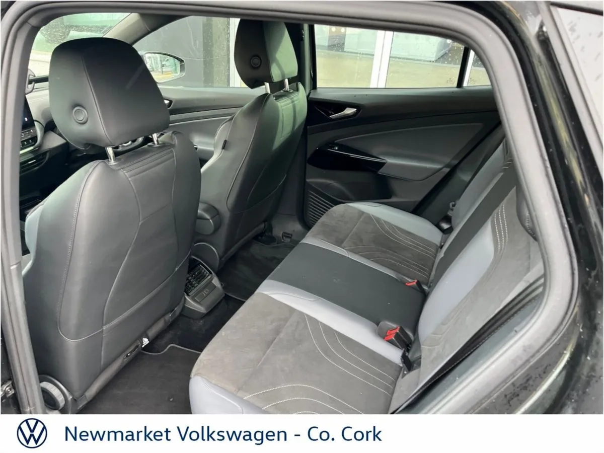 Volkswagen ID.4 SUV, Electric, 2023, Black