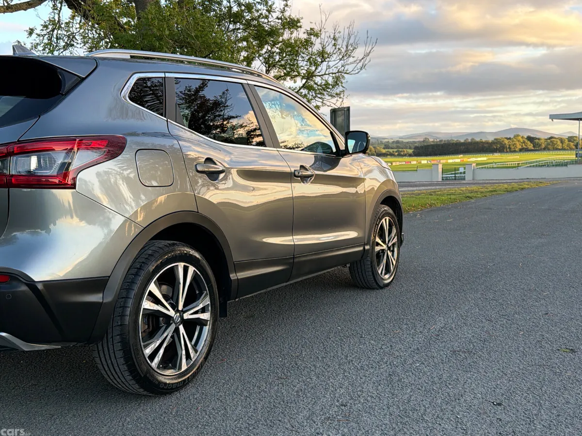 Nissan Qashqai SUV, Diesel, 2017, Grey
