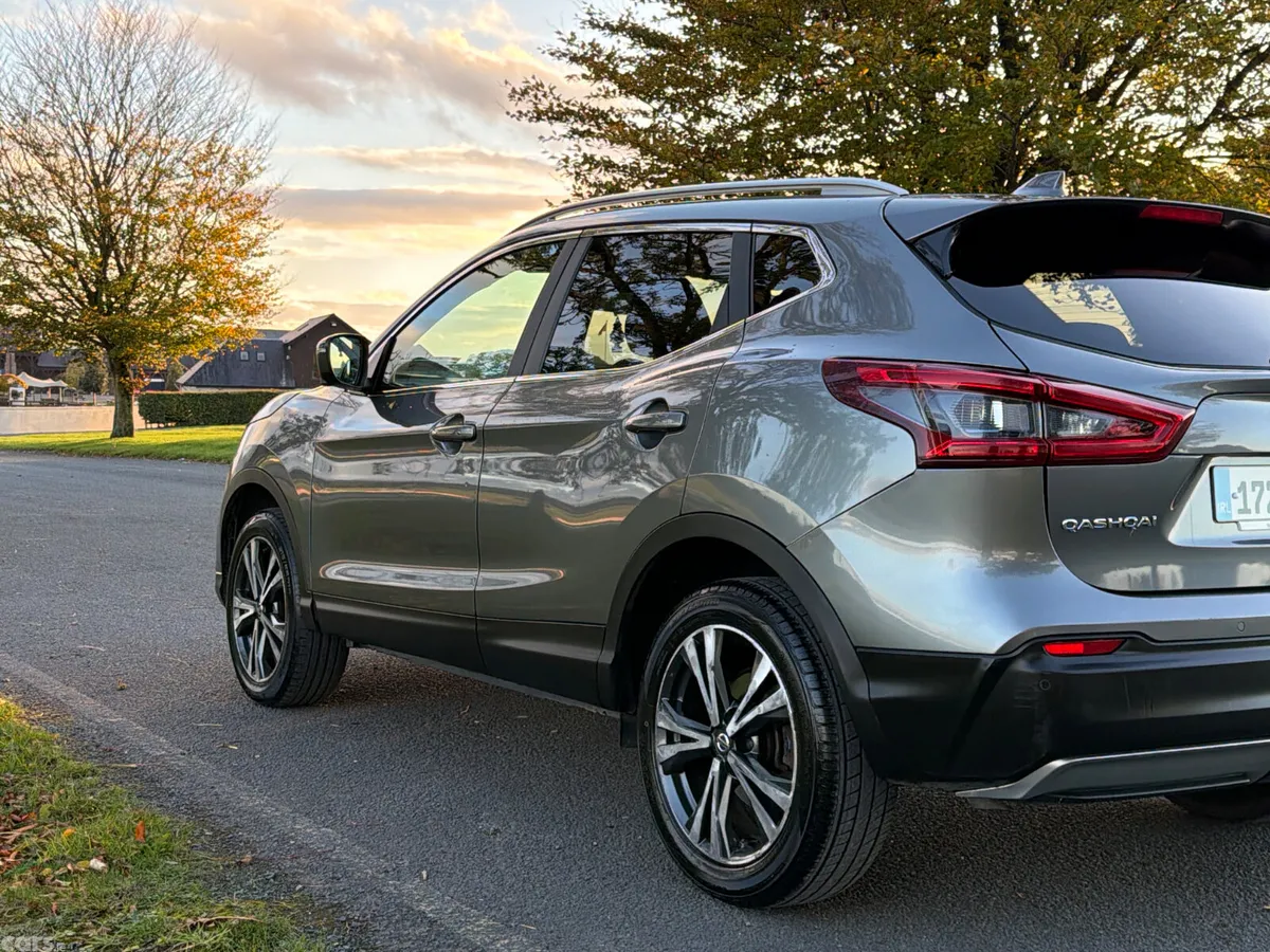 Nissan Qashqai SUV, Diesel, 2017, Grey