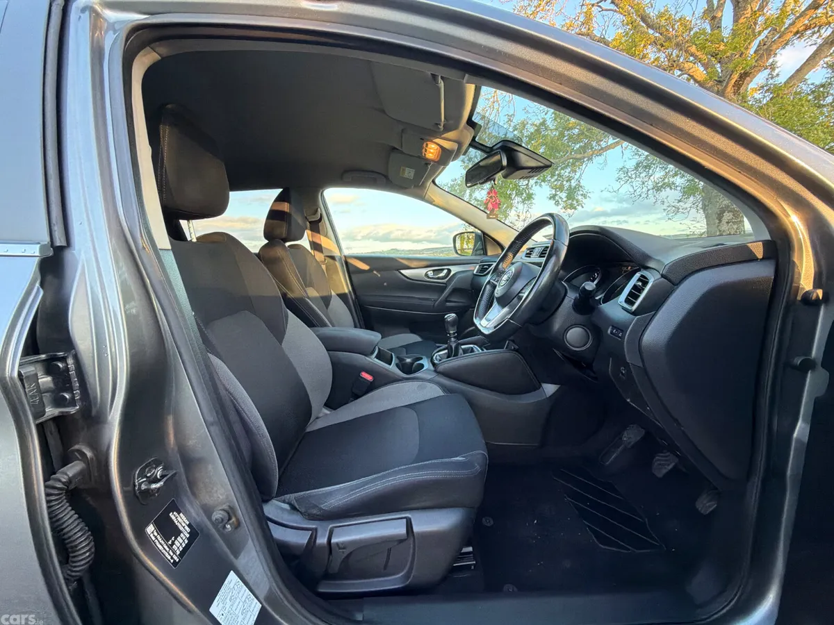 Nissan Qashqai SUV, Diesel, 2017, Grey