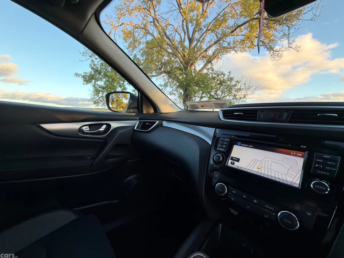 Nissan Qashqai SUV, Diesel, 2017, Grey