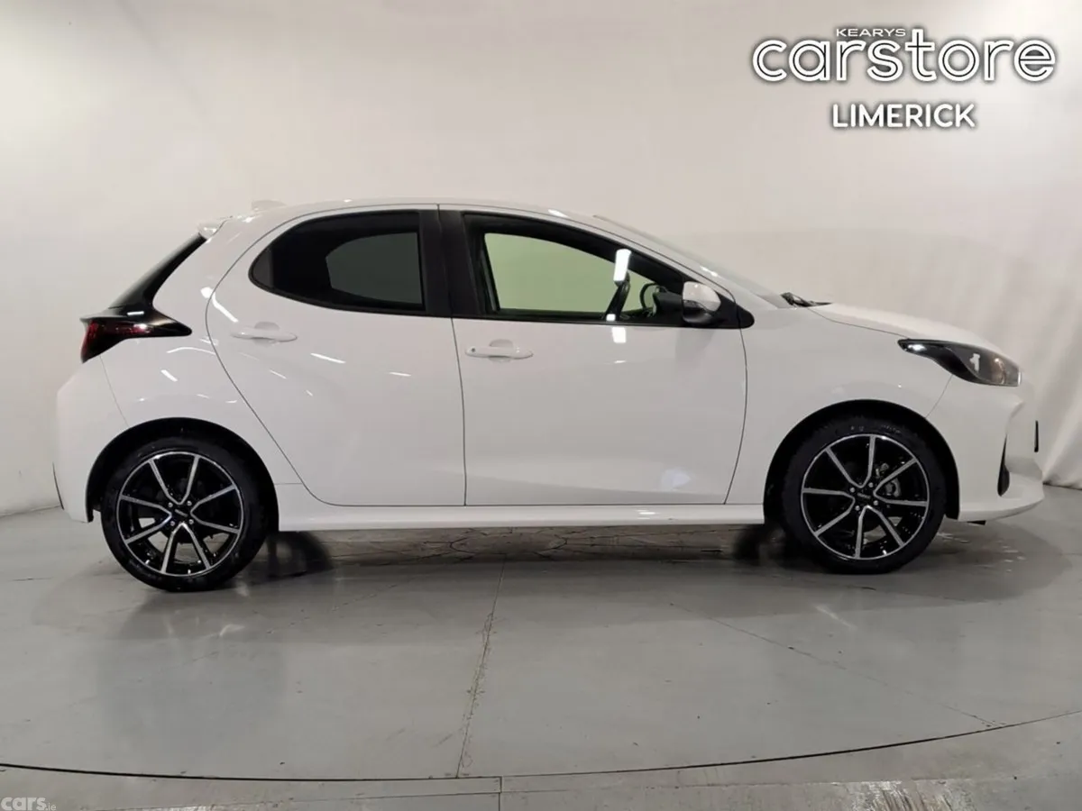 Toyota Yaris Hatchback, Petrol Hybrid, 2023, White