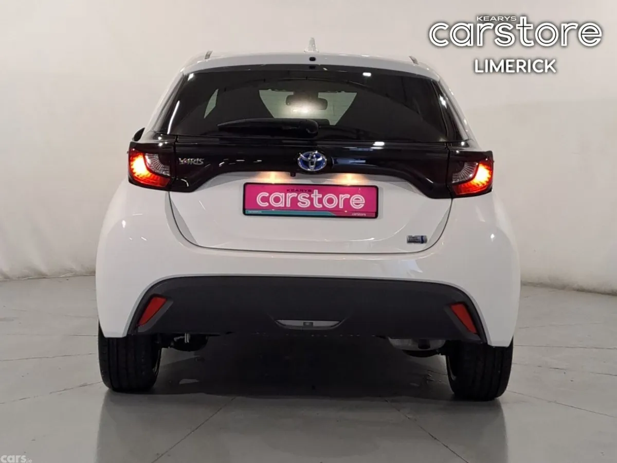 Toyota Yaris Hatchback, Petrol Hybrid, 2023, White