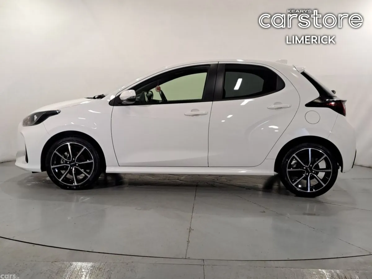 Toyota Yaris Hatchback, Petrol Hybrid, 2023, White