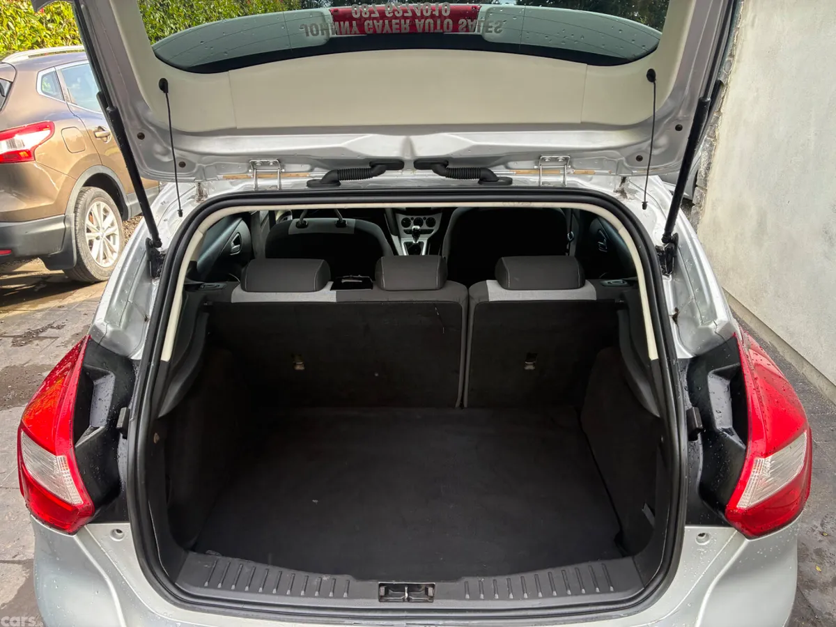 Ford Focus Hatchback, Diesel, 2012, Silver