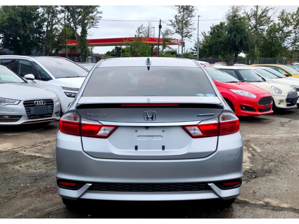 Honda Grace Saloon, Petrol Hybrid, 2017, Silver