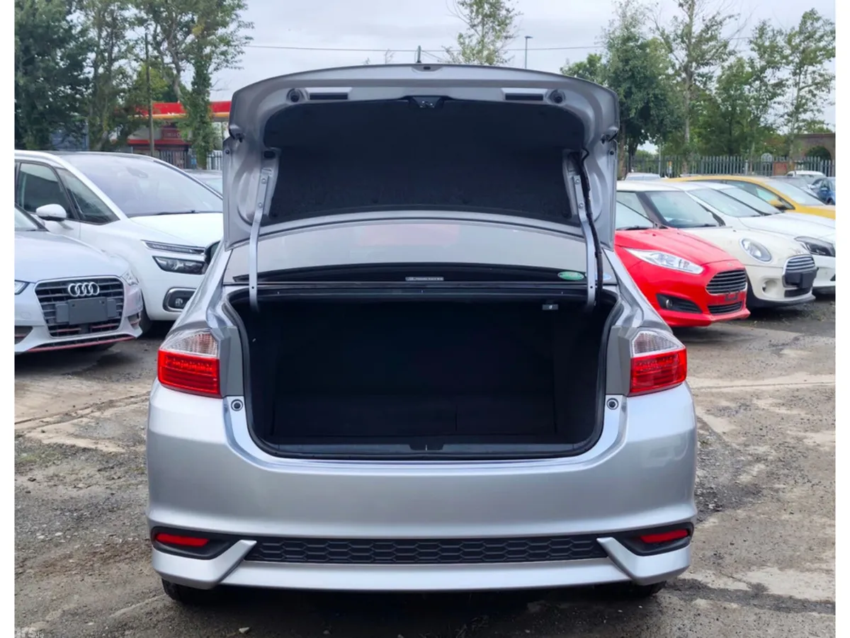 Honda Grace Saloon, Petrol Hybrid, 2017, Silver