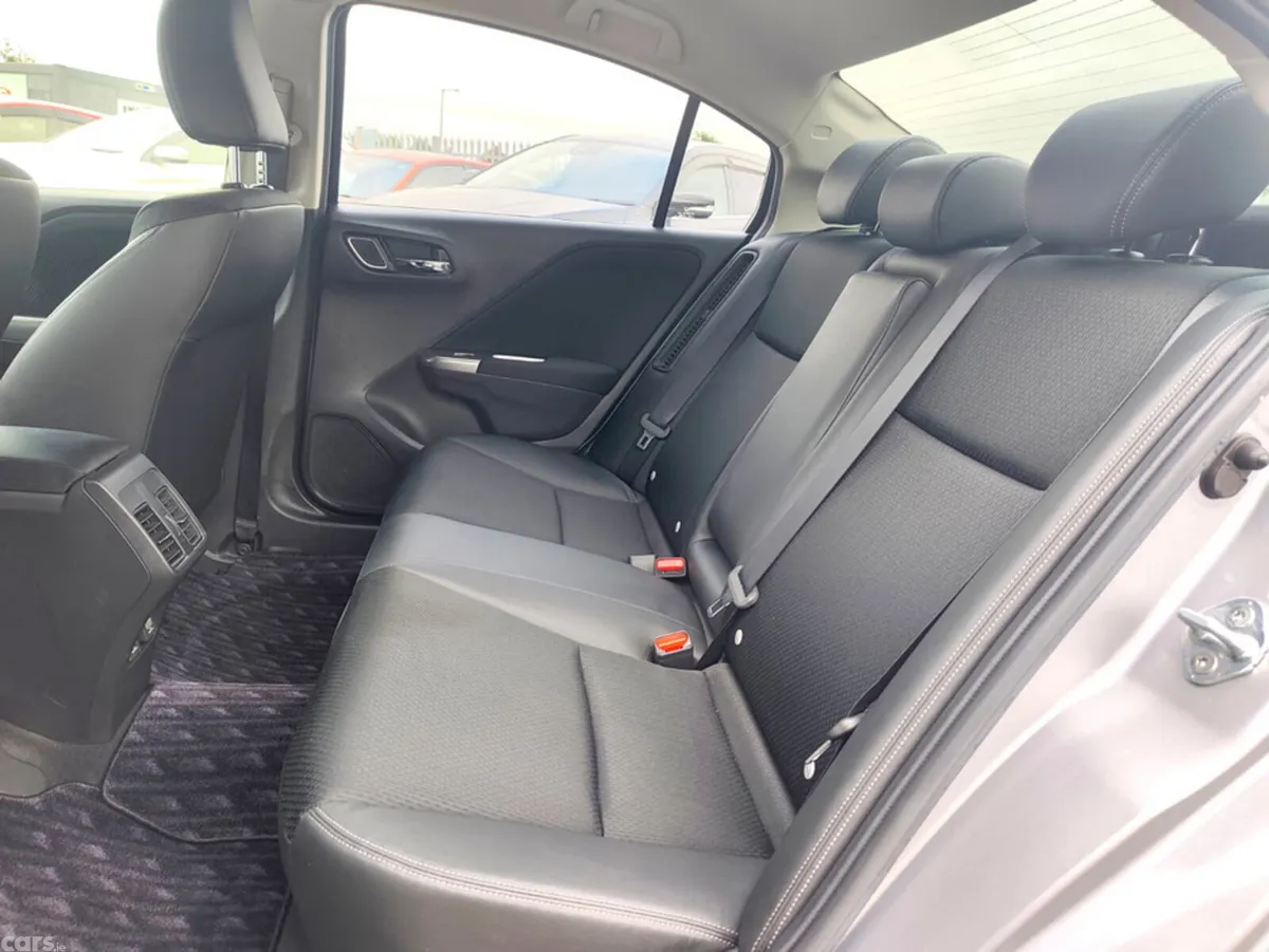 Honda Grace Saloon, Petrol Hybrid, 2017, Silver
