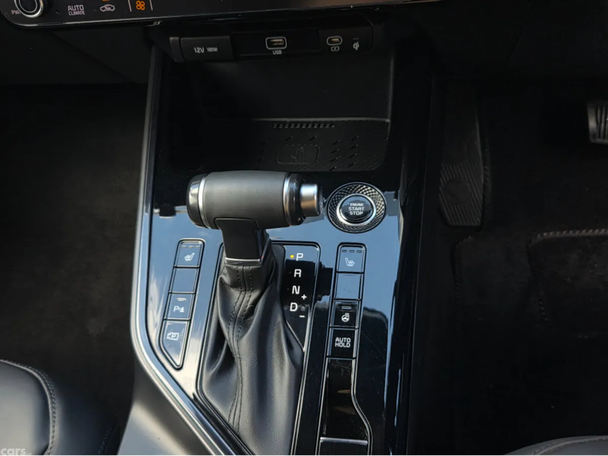 Kia Niro SUV, Petrol Hybrid, 2024, White