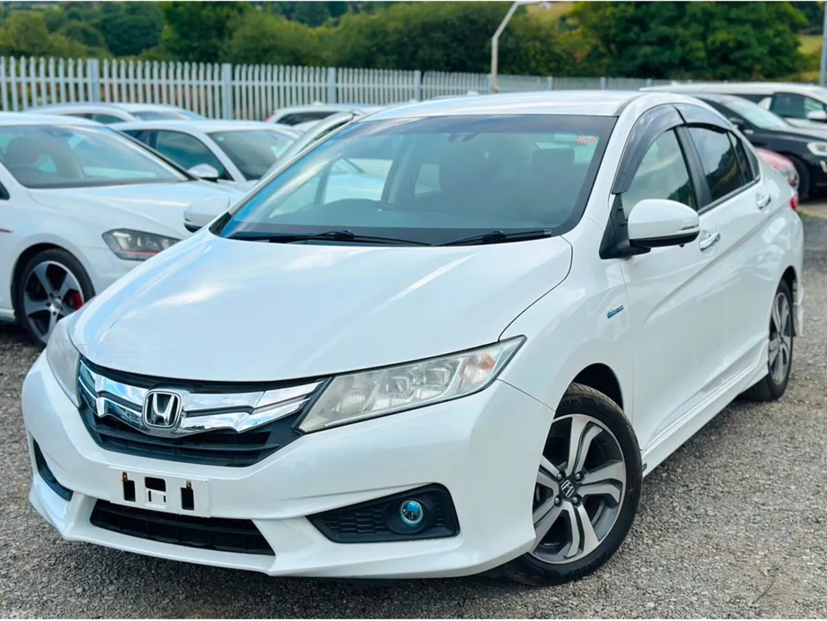 Honda Grace Hatchback, Petrol Hybrid, 2016, White