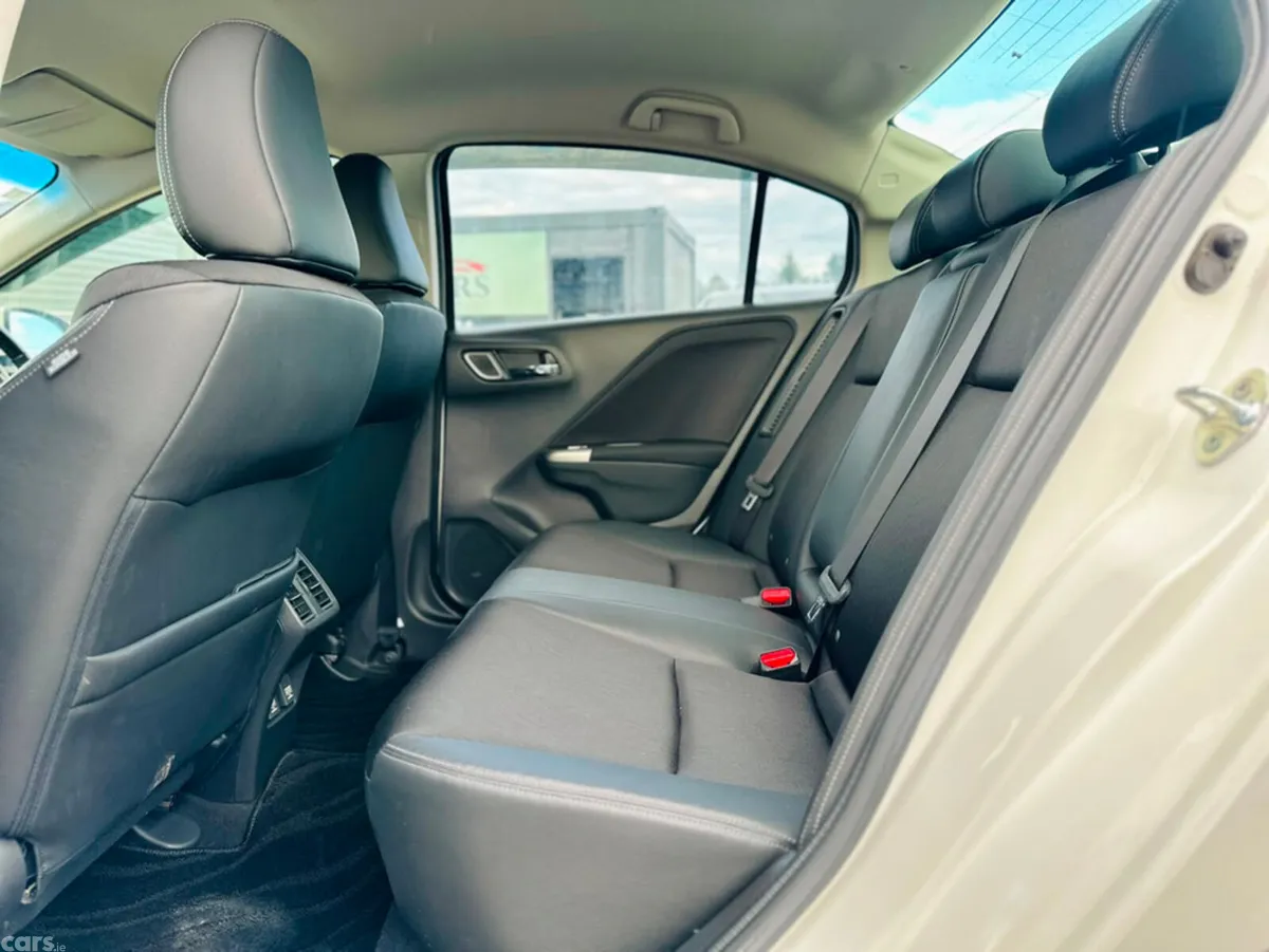 Honda Grace Hatchback, Petrol Hybrid, 2016, White