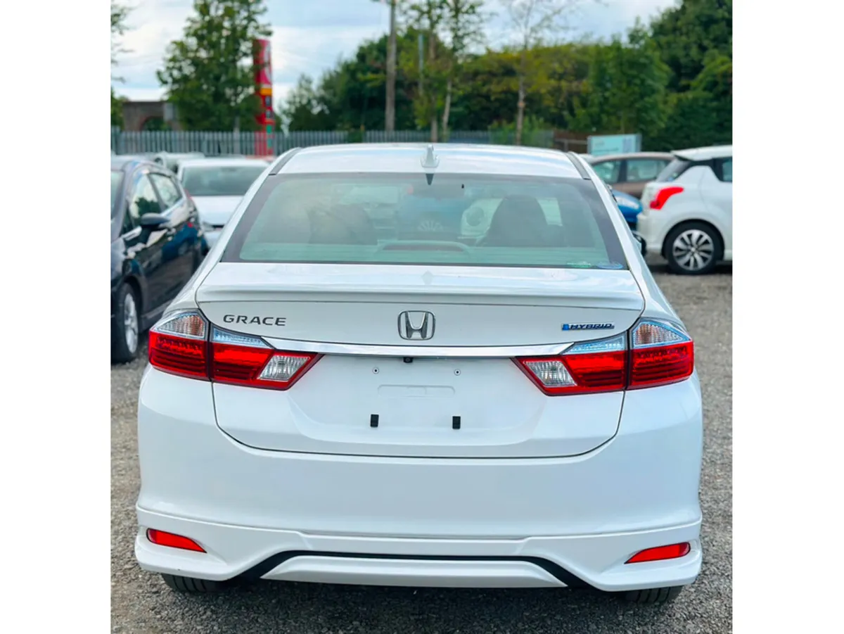 Honda Grace Hatchback, Petrol Hybrid, 2016, White