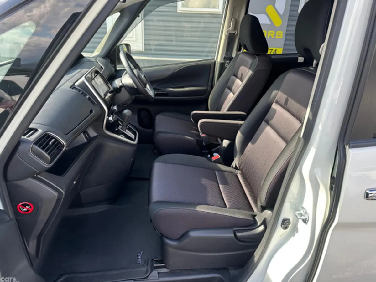 Nissan Serena MPV, Petrol Hybrid, 2016, White