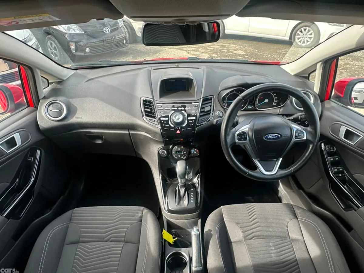 Ford Fiesta Hatchback, Petrol, 2015, Red