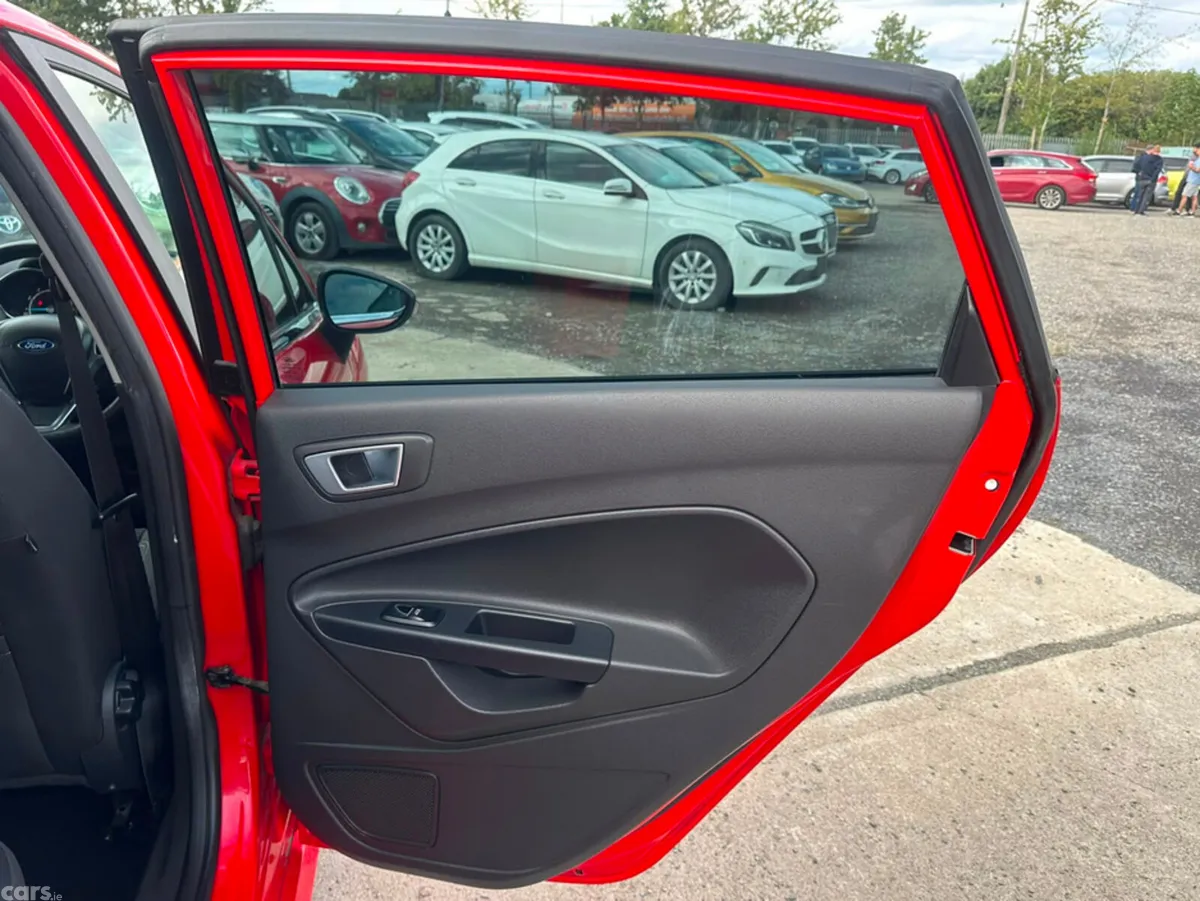 Ford Fiesta Hatchback, Petrol, 2015, Red