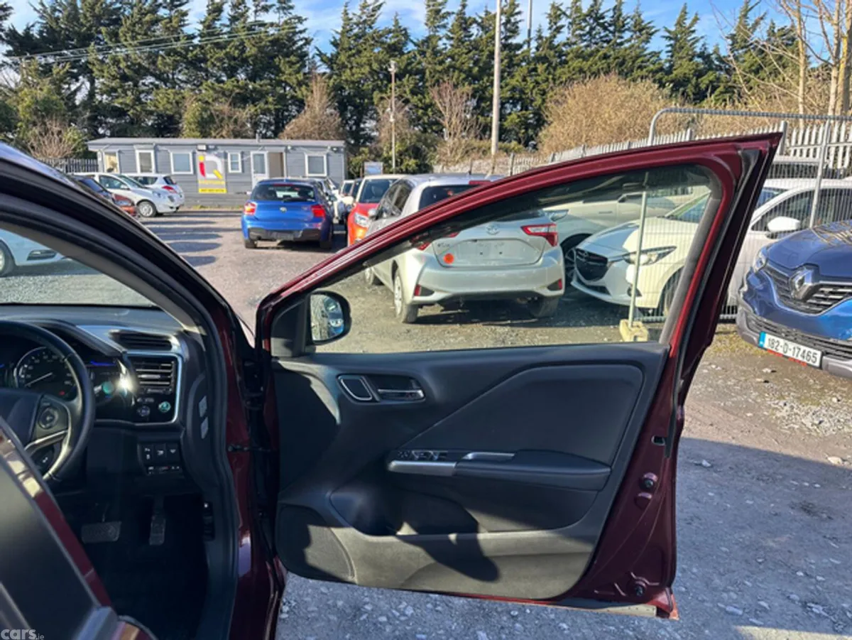 Honda Grace Saloon, Petrol Hybrid, 2015, Red