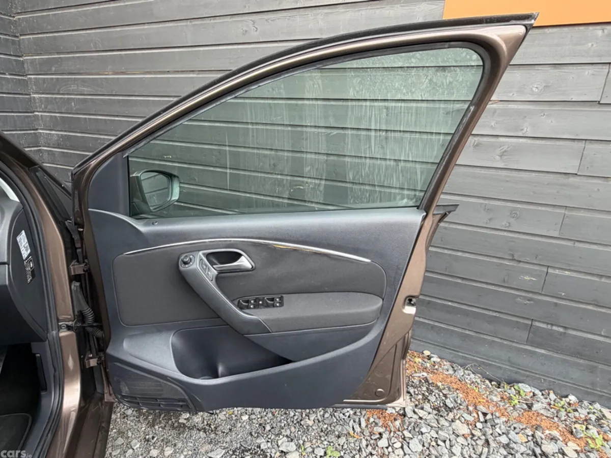 Volkswagen Polo Hatchback, Petrol, 2015, Brown