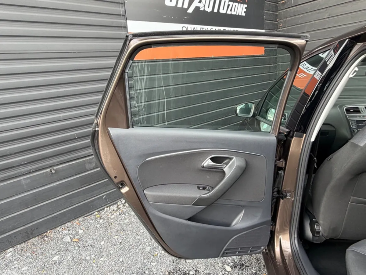 Volkswagen Polo Hatchback, Petrol, 2015, Brown