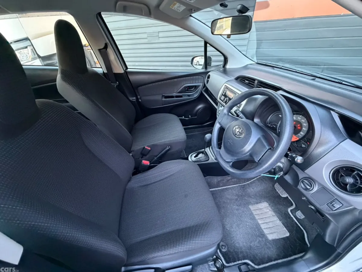 Toyota Yaris Hatchback, Petrol, 2016, Silver