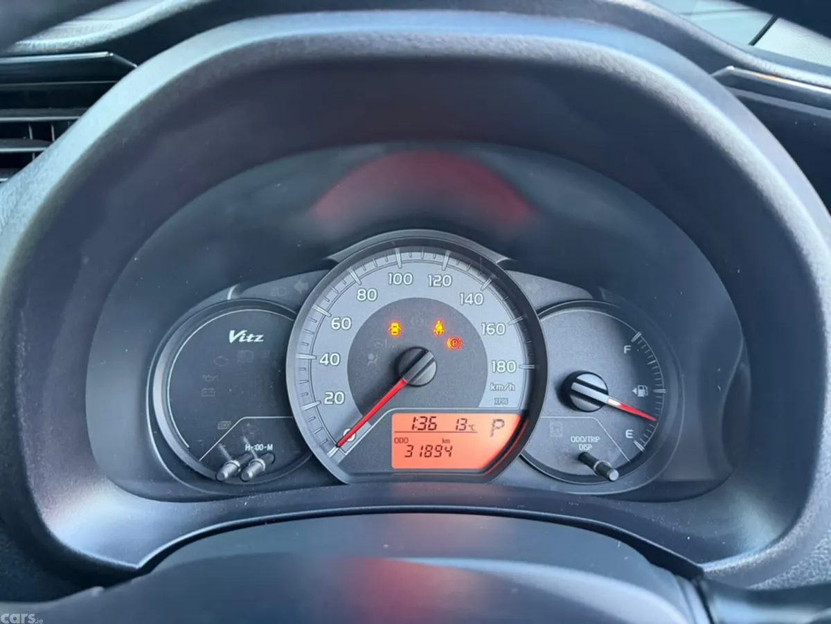 Toyota Yaris Hatchback, Petrol, 2016, Silver