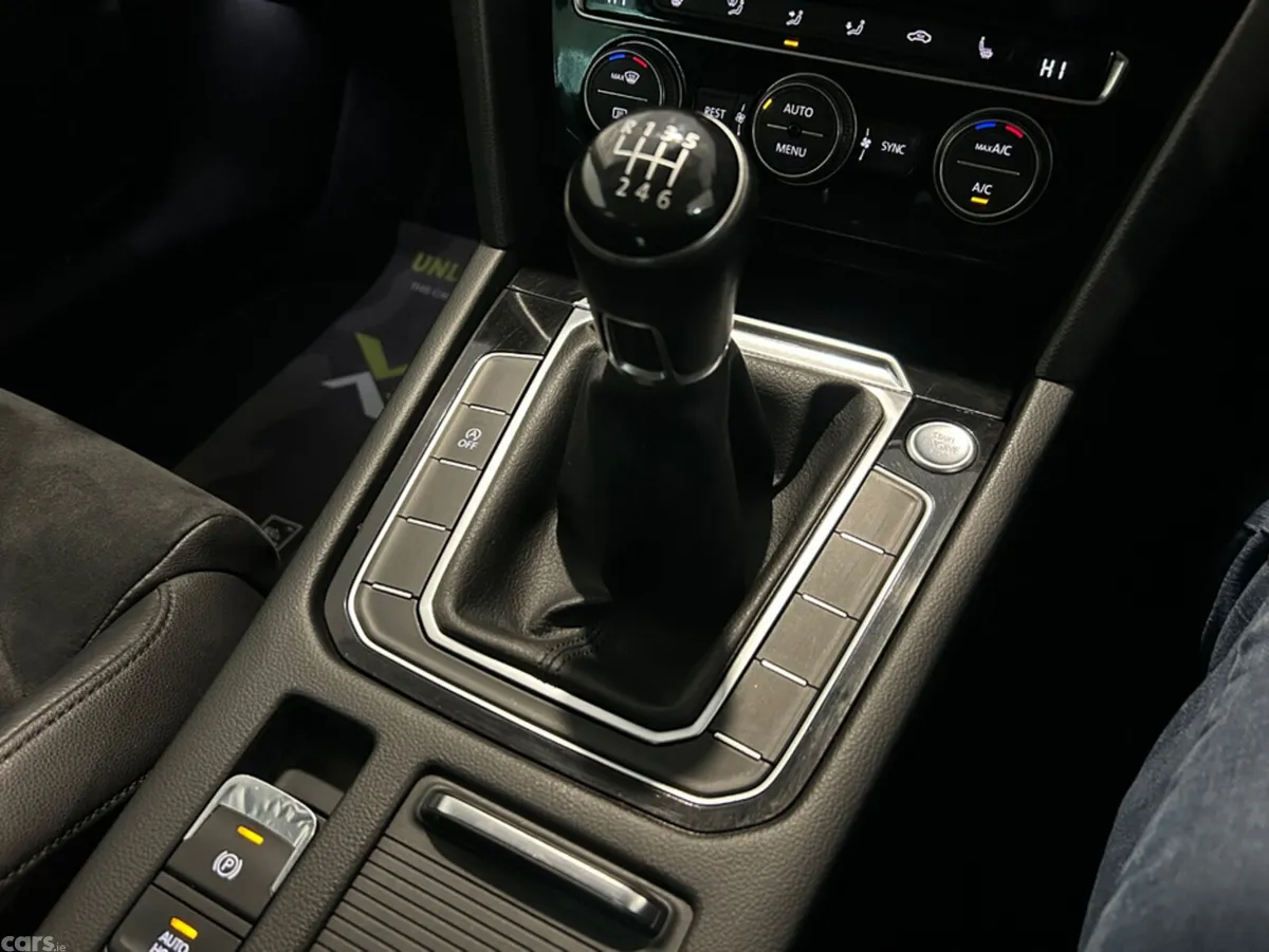 Volkswagen Passat Saloon, Diesel, 2019, Black